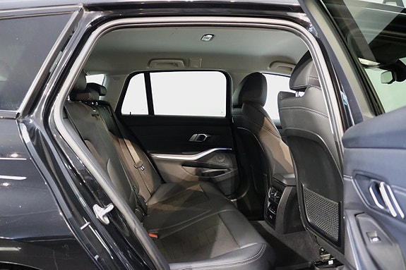 BMW 330e 17 of 27