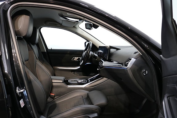 BMW 330e 14 of 27