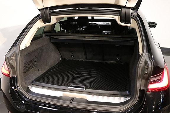 BMW 330e 23 of 27