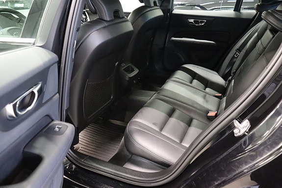 Volvo V60 14 of 29
