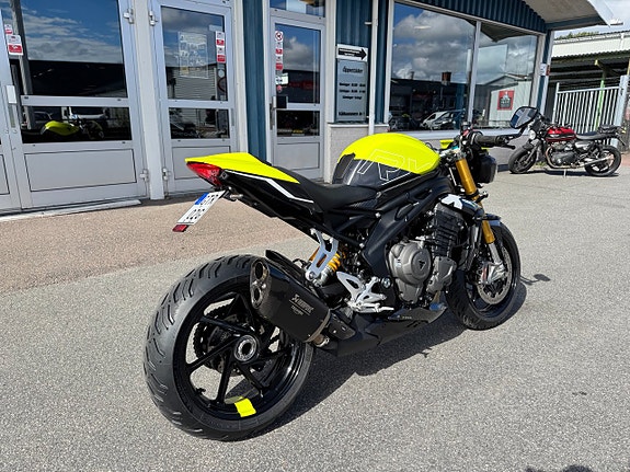 Triumph Speed Triple 1200 RX 3 of 8