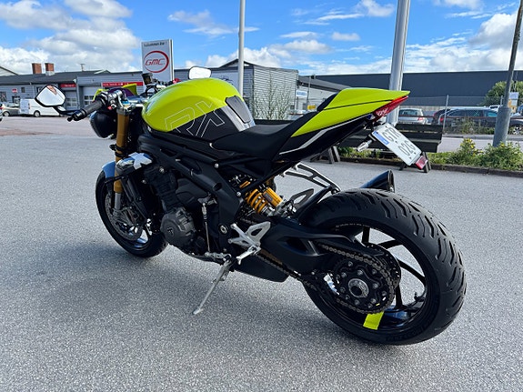 Triumph Speed Triple 1200 RX 7 of 8