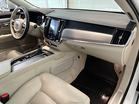 Volvo V90 Cross Country 11 of 25