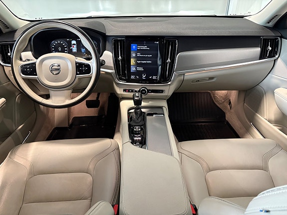 Volvo V90 Cross Country 10 of 25