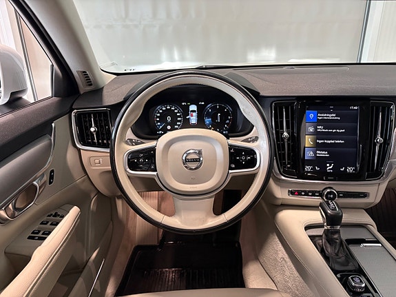 Volvo V90 Cross Country 9 of 25