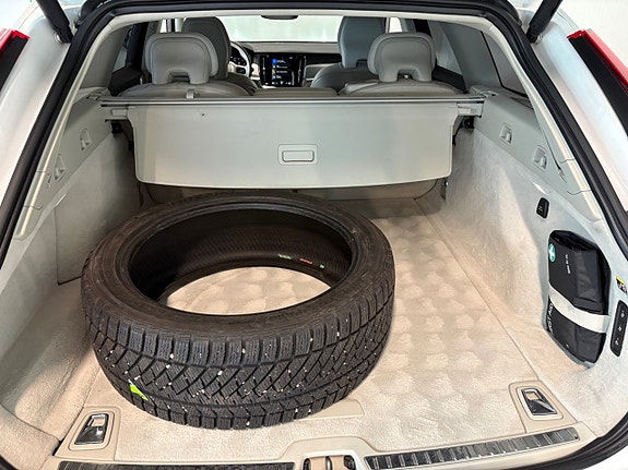 Volvo V90 Cross Country 24 of 25