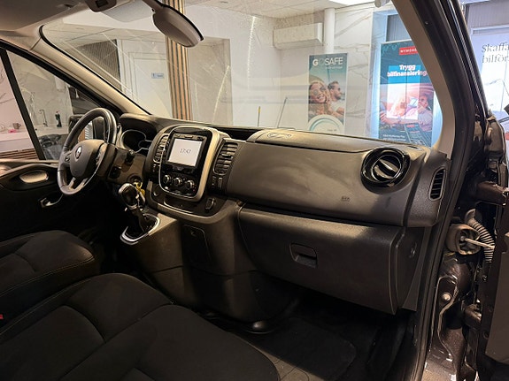 Renault Trafic 12 of 25