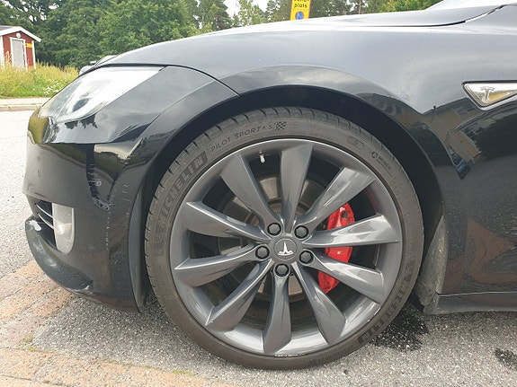Tesla Model S 30 of 30