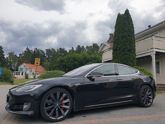 Tesla Model S 27 of 30