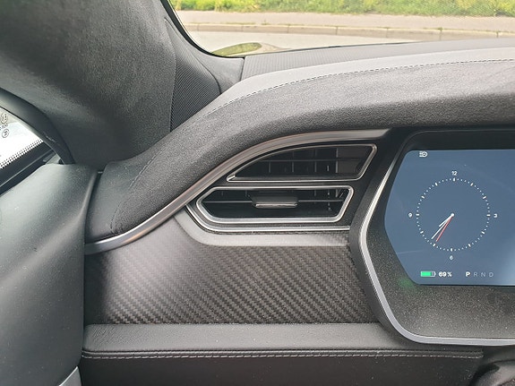 Tesla Model S 21 of 30