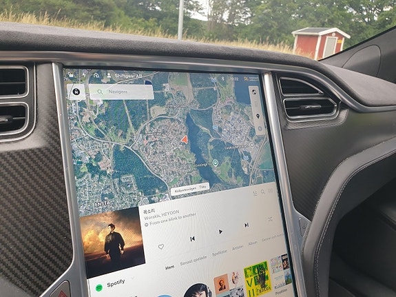 Tesla Model S 11 of 30