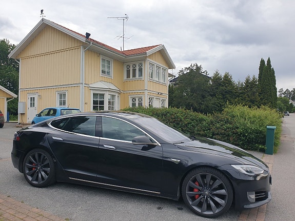 Tesla Model S 26 of 30