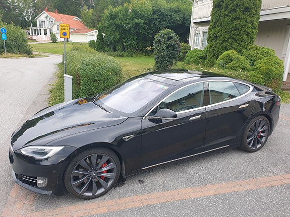 Tesla Model S 28 of 30