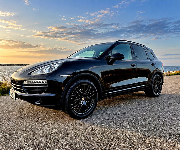 Porsche Cayenne 3 of 18