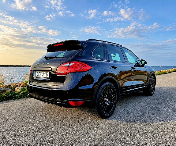 Porsche Cayenne 7 of 18