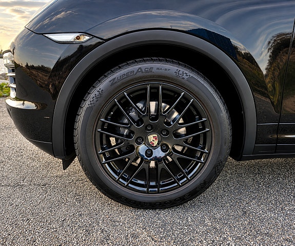 Porsche Cayenne 18 of 18