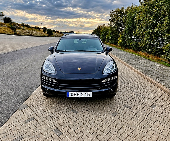 Porsche Cayenne 10 of 18