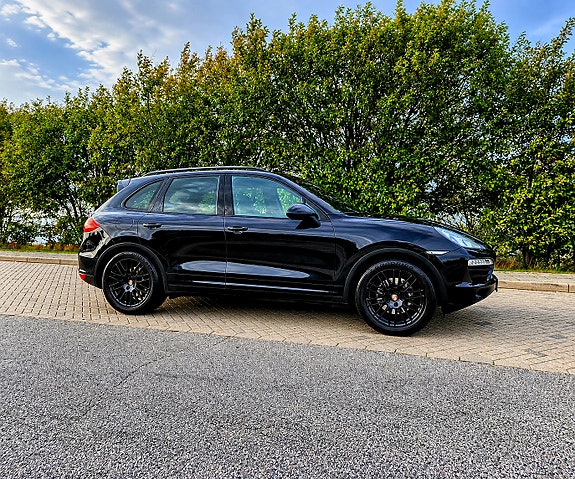 Porsche Cayenne 11 of 18