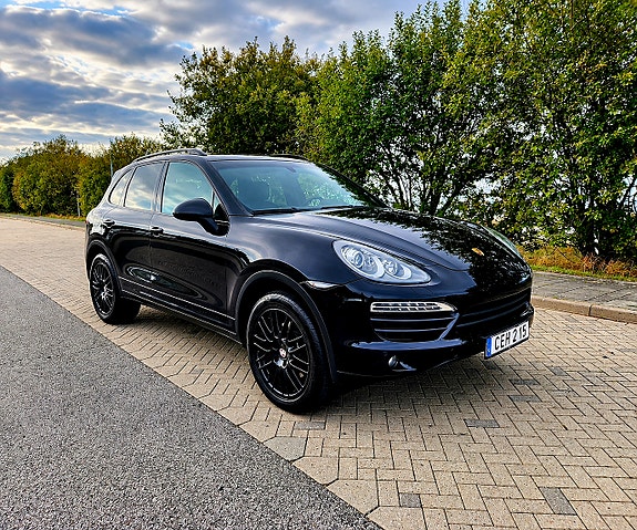 Porsche Cayenne 12 of 18