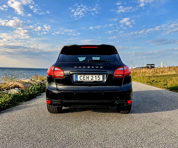 Porsche Cayenne 9 of 18