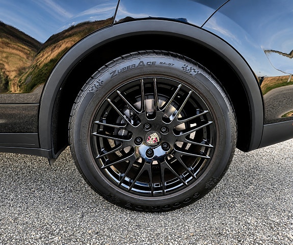 Porsche Cayenne 17 of 18