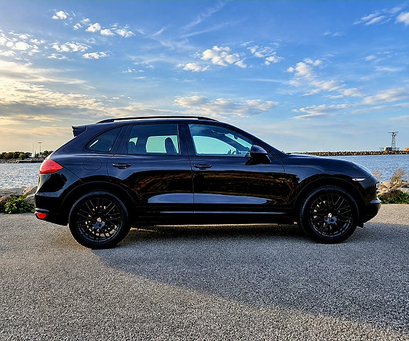 Porsche Cayenne 8 of 18