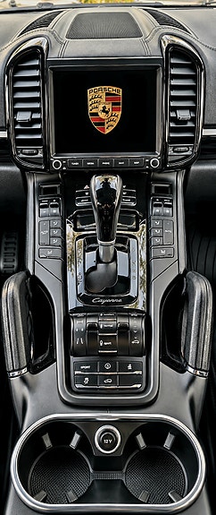 Porsche Cayenne 15 of 18