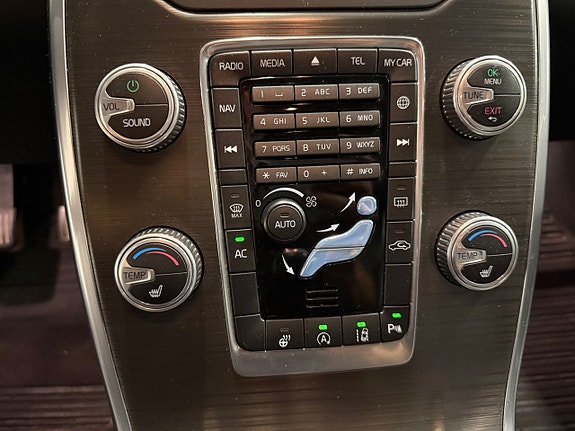 Volvo XC70 13 of 20