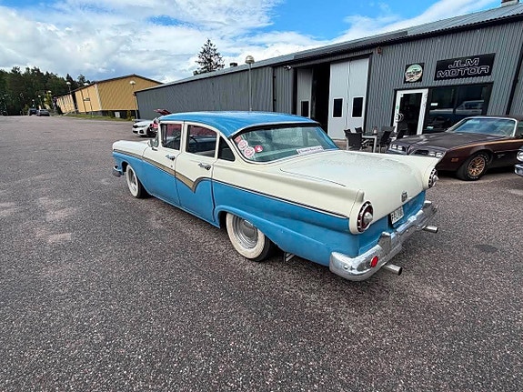 Ford Custom 3 of 5