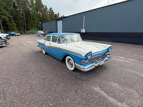 Ford Custom 4 of 5