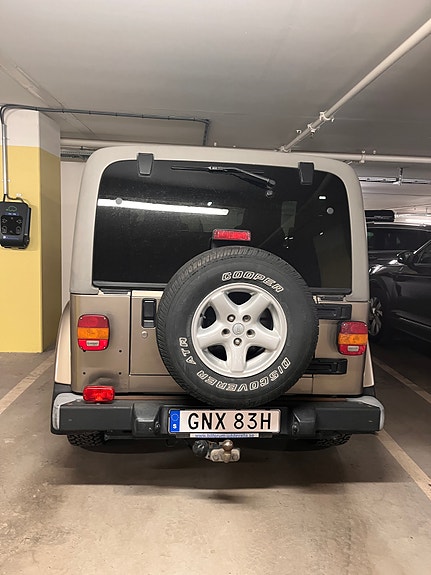 Jeep Wrangler 2 of 5