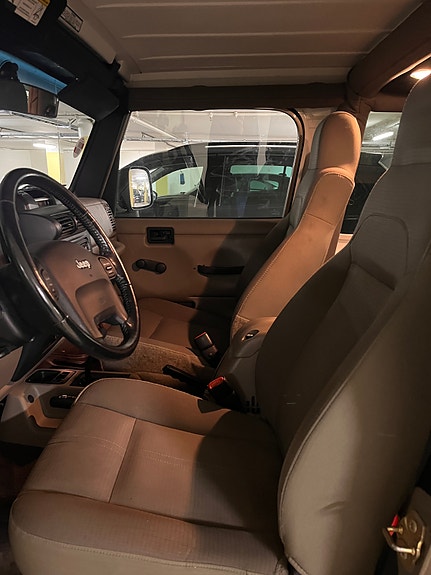 Jeep Wrangler 4 of 5