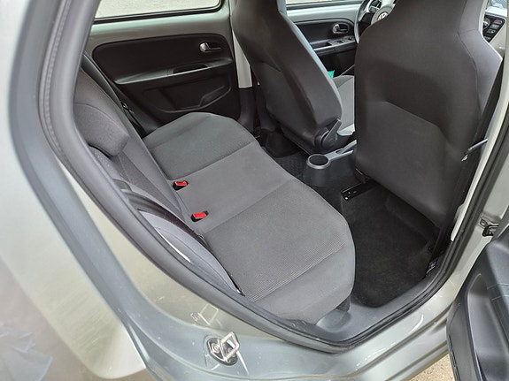 Volkswagen UP! 11 of 15
