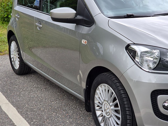 Volkswagen UP! 15 of 15