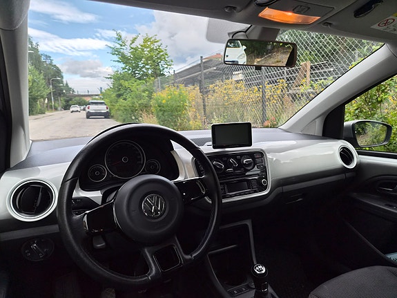 Volkswagen UP! 12 of 15