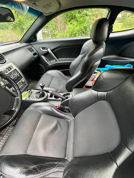 Hyundai Coupe 3 of 6