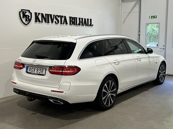Mercedes-Benz E300 de 4 of 5
