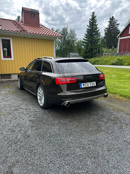 Audi A6 allroad 2 of 5