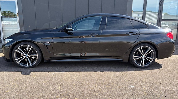 BMW 430i 3 of 5