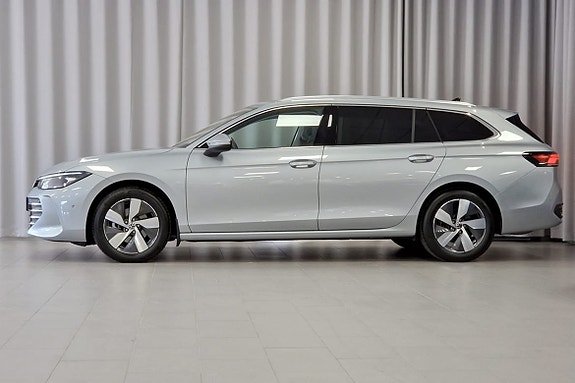 Volkswagen Passat 2 of 5