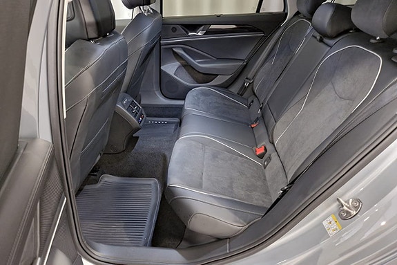 Volkswagen Passat 16 of 18