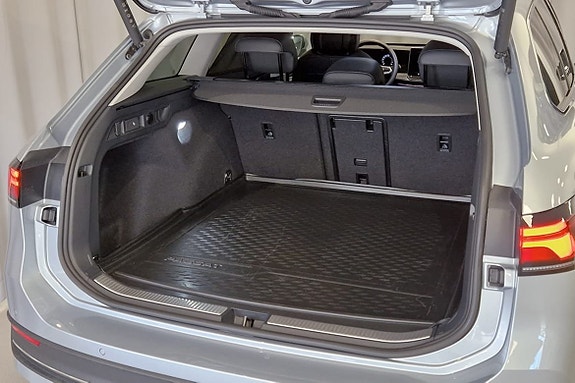 Volkswagen Passat 6 of 18