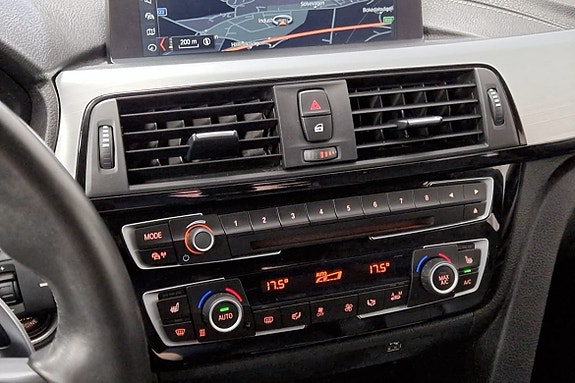 BMW 320i 13 of 16