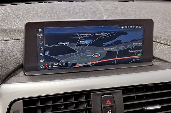 BMW 320i 12 of 16