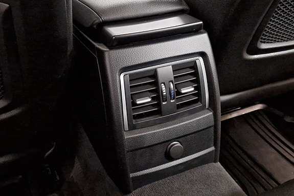 BMW 320i 16 of 16
