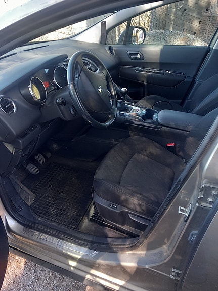 Peugeot 3008 2 of 5