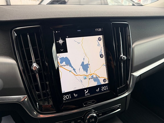 Volvo S90 16 of 21