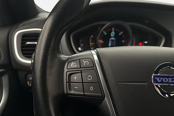 Volvo V40 Cross Country 12 of 28