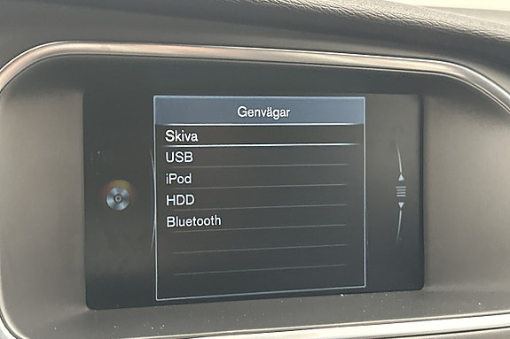 Volvo V40 Cross Country 17 of 28