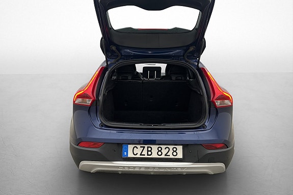 Volvo V40 Cross Country 24 of 28